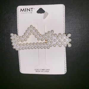 Crown hair clip